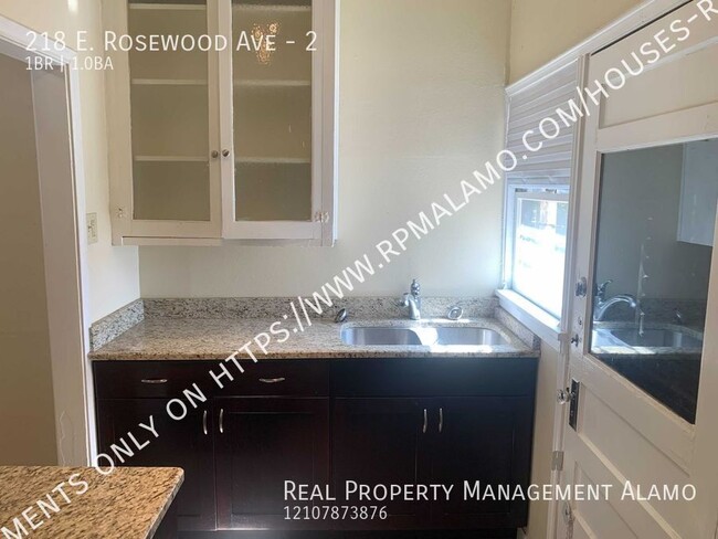 Building Photo - 218 E Rosewood Ave