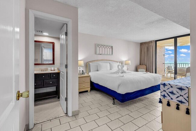 Building Photo - 2500b N Ocean Blvd