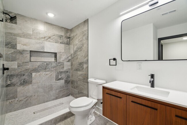 Building Photo - Brand New Townhome in Brewerytown