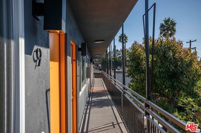 Building Photo - 6244 De Longpre Ave