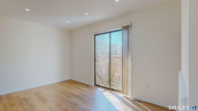 Building Photo - 825 Hope St