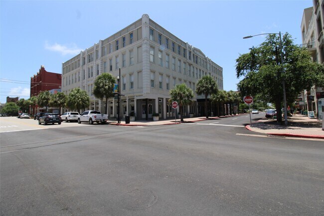 Building Photo - 2207 Postoffice St