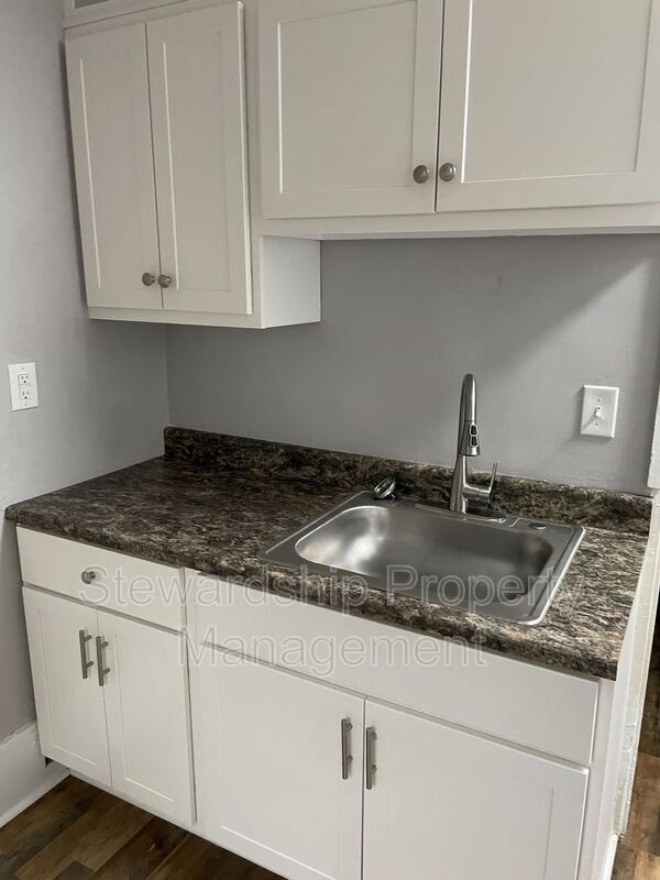 Building Photo - 508 Tremont Ave SW