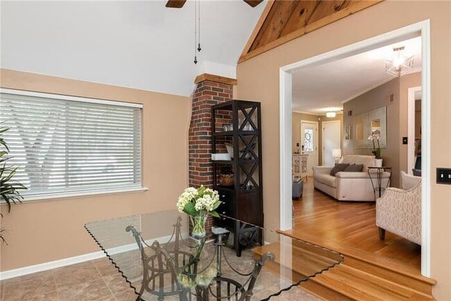 Building Photo - Gorgeous updated 2 bed/2 bath PV charmer