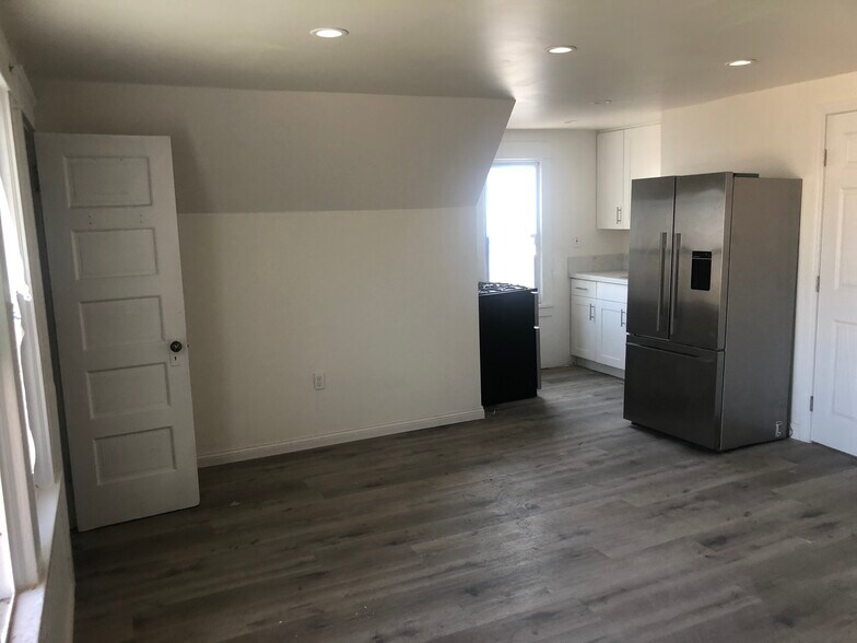 Building Photo - 4719 S Gramercy Pl