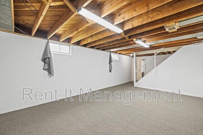 Building Photo - 3501 Redick Ave
