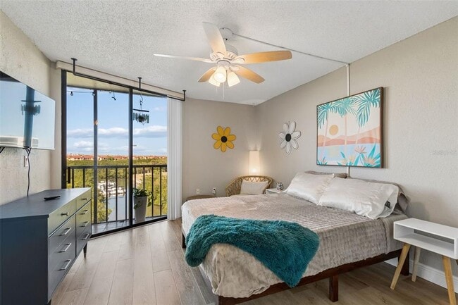 Building Photo - 900 Cove Cay Dr