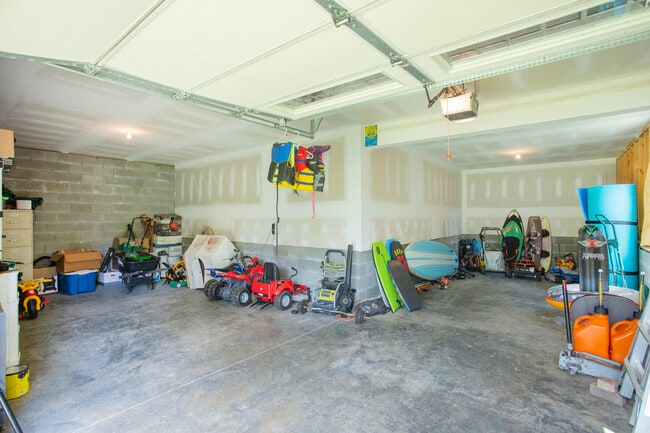 Building Photo - 2024 Albatross Way