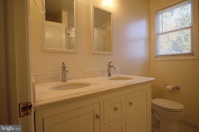 Building Photo - 3052 Westfall Pl