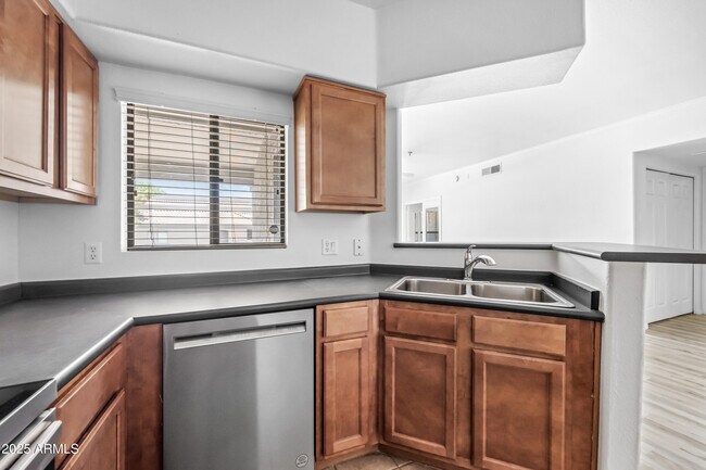 Building Photo - 15095 N Thompson Peak Pkwy
