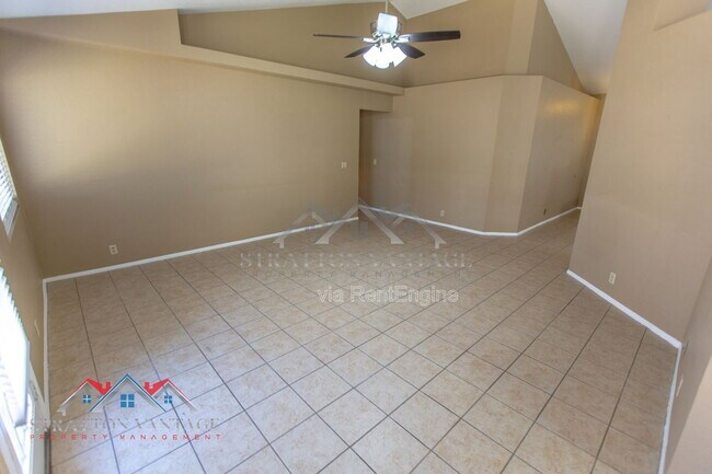 Building Photo - 3950 W Saragosa St