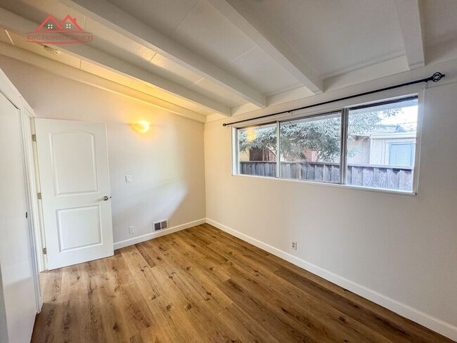 Building Photo - 18731 Hanna Dr