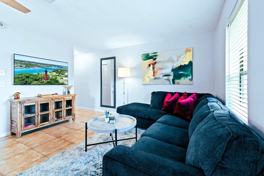 Building Photo - 9130 E Highland Pines Blvd