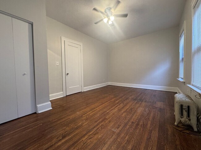 Building Photo - 2773 Hampshire-Unit 9