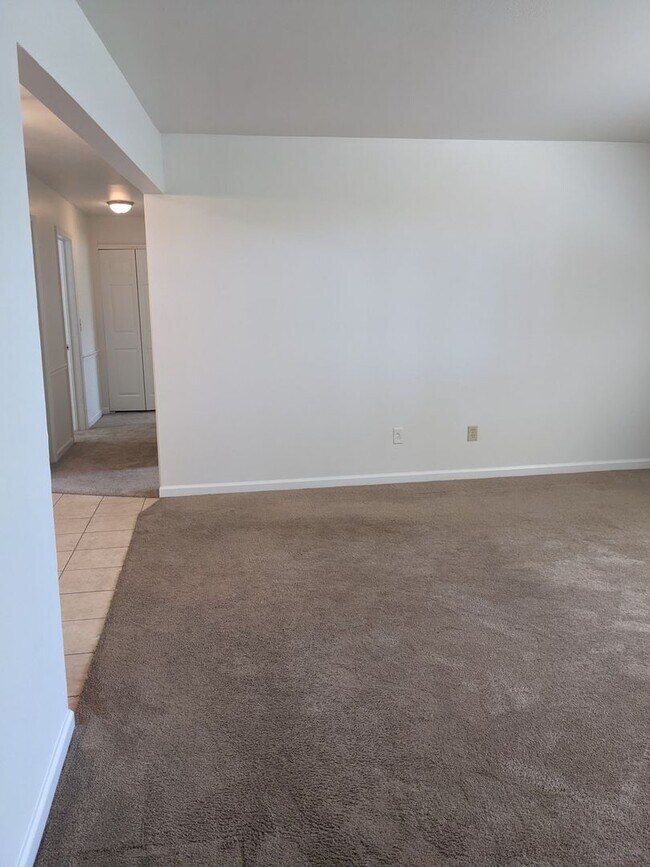 Building Photo - AUGUST RENT SPECIAL