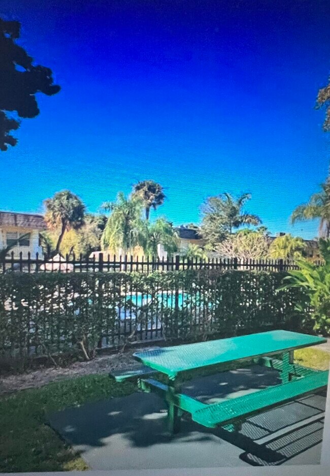 Building Photo - 5150 NE 6th Ave