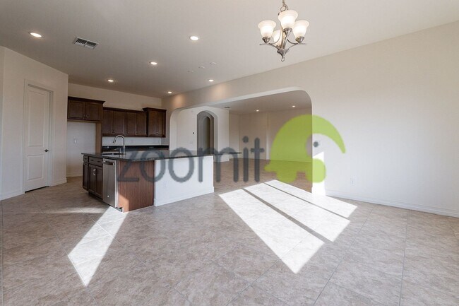 Building Photo - Beautiful Views!