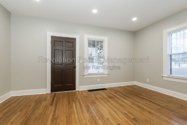 Building Photo - 2034 Cambridge Ave
