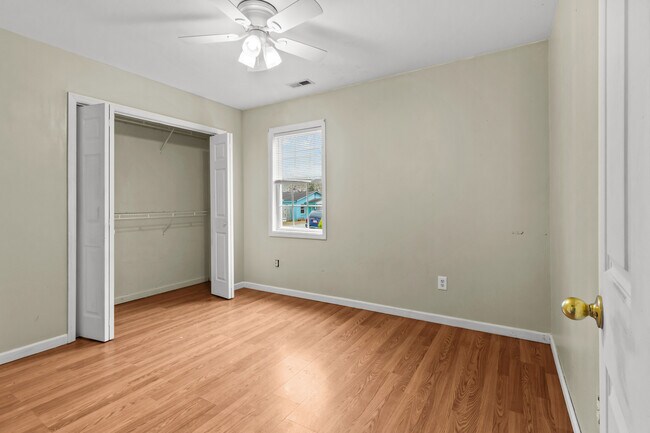 Building Photo - 883 N Cool Ave