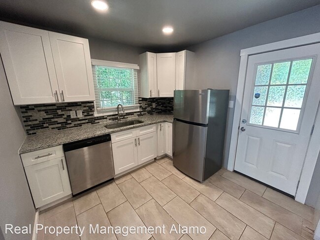 Building Photo - 3 br, 1 bath House - 1907 Burnet Street