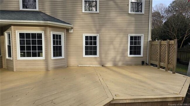 Building Photo - 305 Peachtree Ln