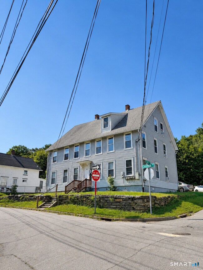 Building Photo - 136 Chapman St