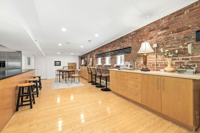 Building Photo - 339 N West Ave