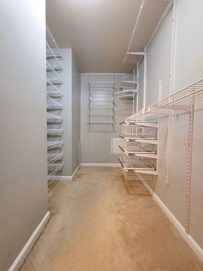 Building Photo - Large 2 story transitional in highly sough...