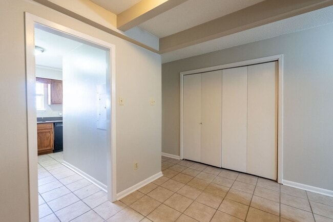 Building Photo - Updated 2 Bed / 1.5 Bath Townhouse in the Heart of Maumelle — $1,075/Month