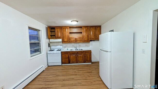Building Photo - 14 Fairview Dr