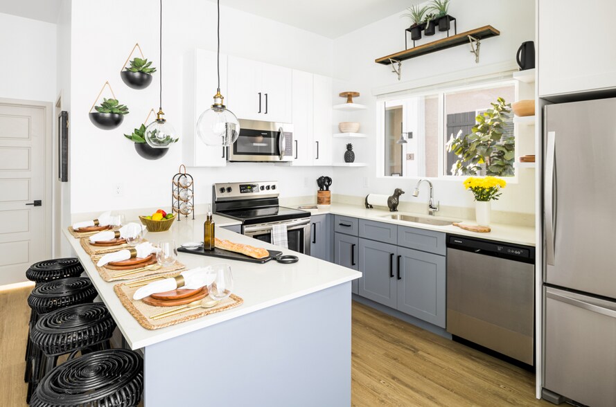 Bungalows at Camelback 4747 N 99th Ave Phoenix AZ 85037 Apartment