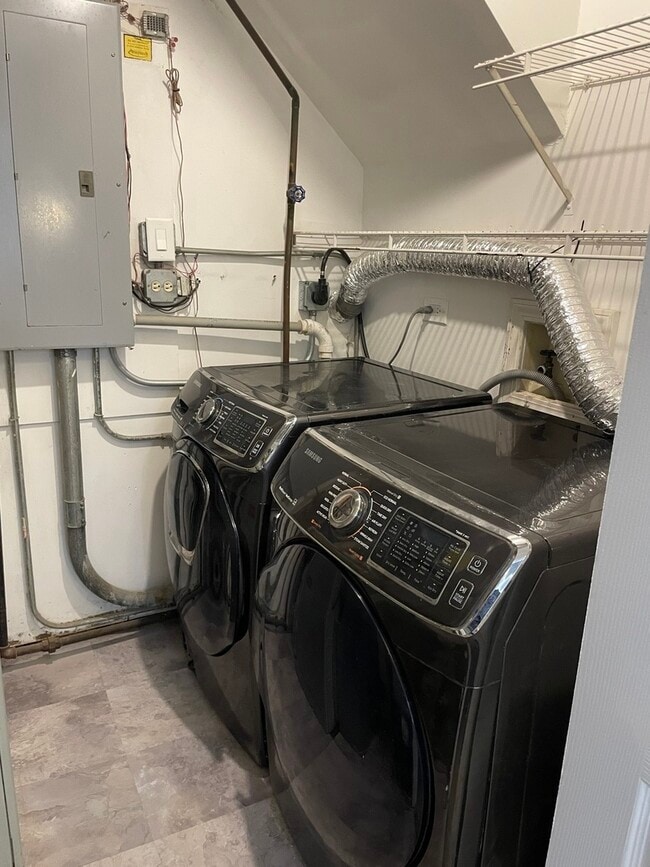 Building Photo - 1009 61st St