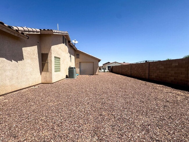 Building Photo - Stunning 4-Bed, 3-Bath Home in Sierra Montana