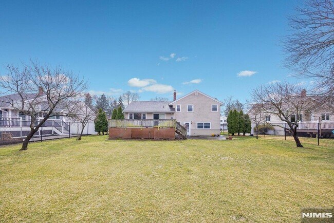 Building Photo - 327 Webster Dr