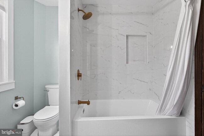 Building Photo - 32 Farragut Pl NW