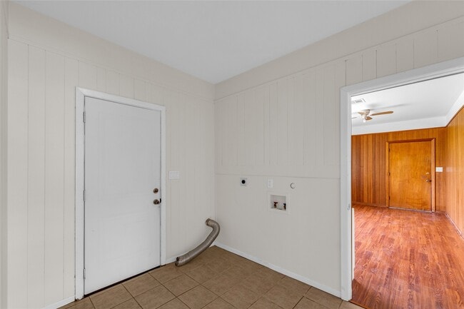 Building Photo - 2527 Avenue G