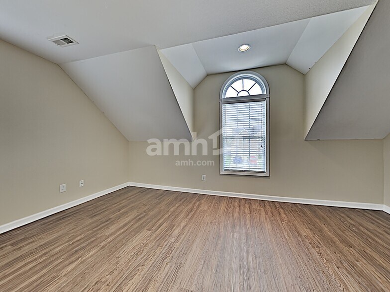 Building Photo - 5523 Golden Gate Rd