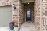 Building Photo - 3004 Parker Dr