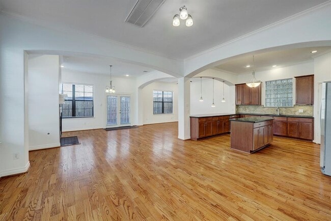 Building Photo - 7539 Highmeadow Dr