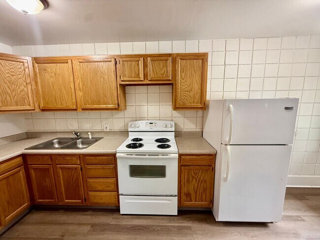 Building Photo - 509 S Bryan Ave