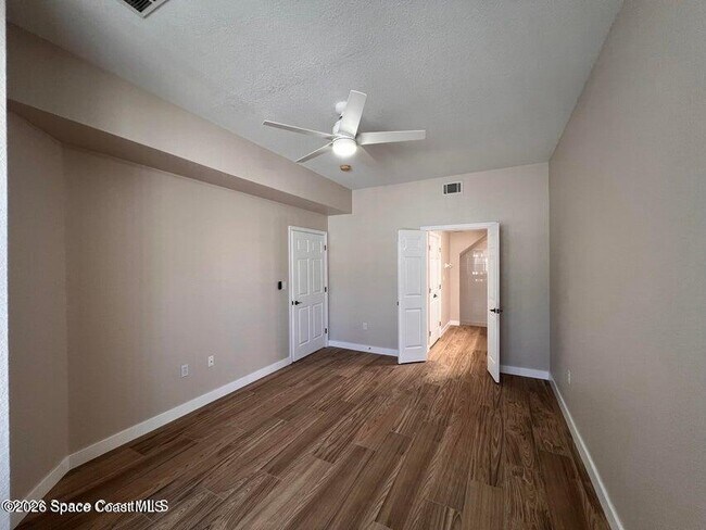 Building Photo - 105 Turpial Way