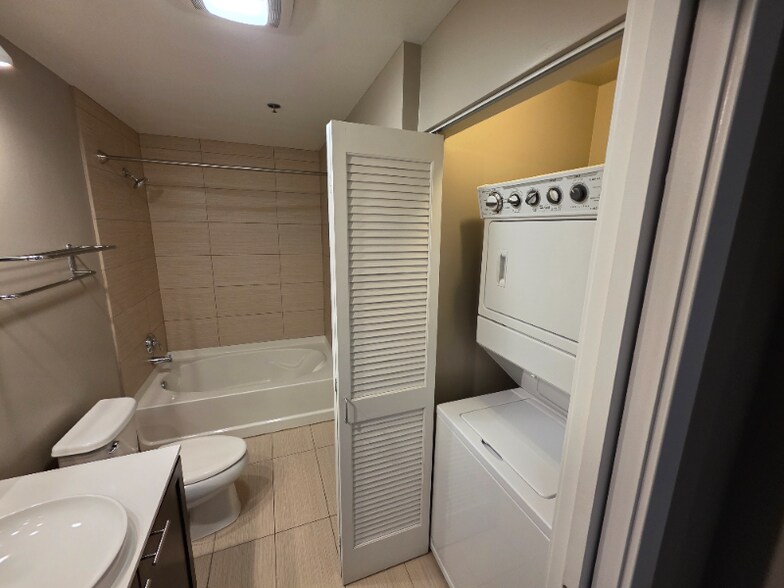 Building Photo - 13 W Randolph St