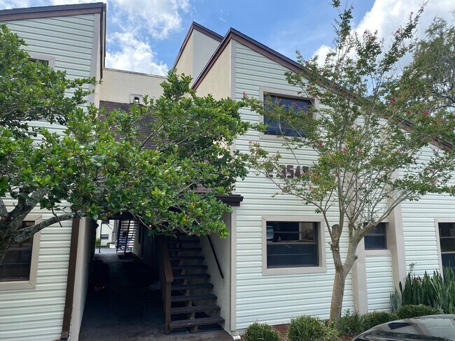 Building Photo - 1/1 Updated Condo In Heart Of Ocala