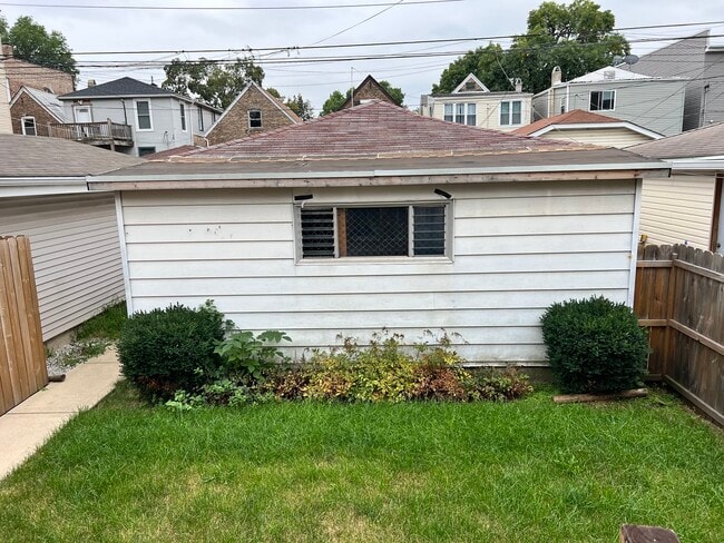 Building Photo - 3511 W Beach Ave