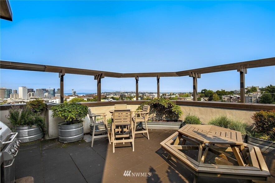 Building Photo - 1607 15th Ave