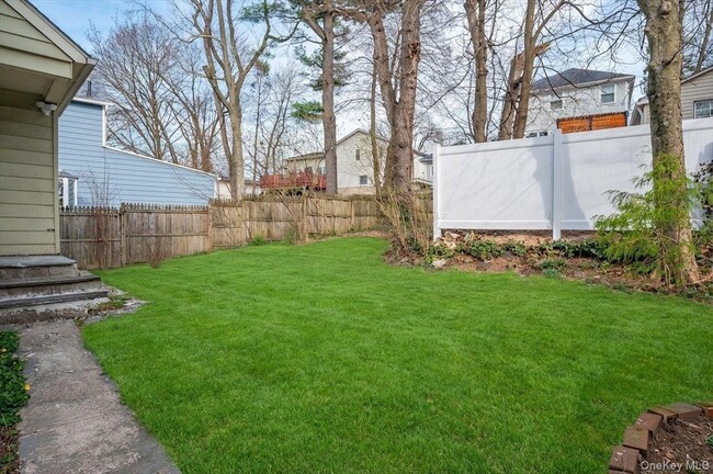 Building Photo - 28 Cross St