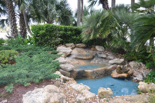 Building Photo - 903 Ocean Dr S