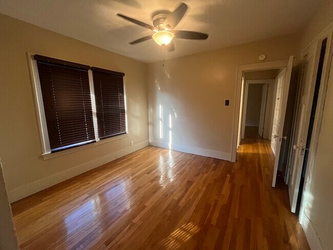 Dining Room - 1025 Maryland St