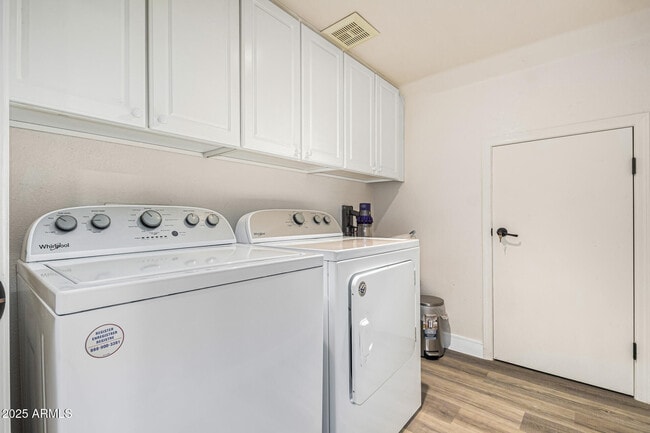Building Photo - 1038 E Harrison Ct