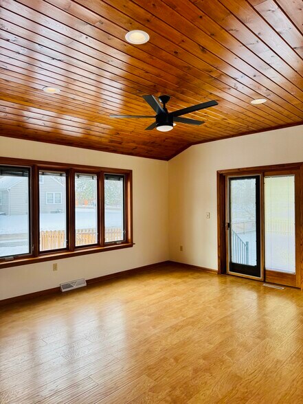 Building Photo - 1704 S Berlin Ave